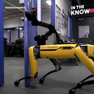Yahoo on Instagram: “Boston Dynamics’ newest robot dog can open doors by itself   Via @intheknowbyaol #bostondynamics #dogrobot #humanoid #robot #spotmini”
