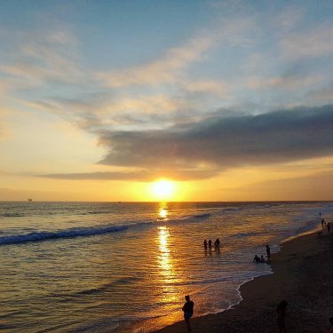 Jimmy  on Instagram: “"Stay close to the people in your life that feel like sunlight"  . . . #sunset #outdoors #beach #nature #sunsetlovers #natureza…”