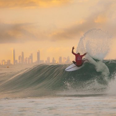 Surfline on Instagram: “Breaking news: @kellyslater will (likely) not surf Snapper, due to his lingering foot injury from J-Bay. “As of today I am not planning to…”