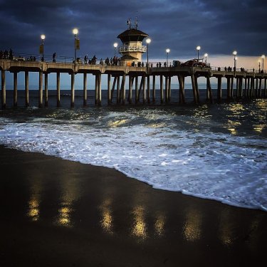 “Huntington Beach Pier at #dusk #lightworker  #twilightscapes #moodygram #hey_ihadtosnapthat #shadowhunters…”