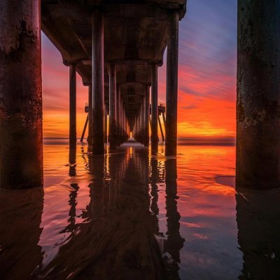 Huntington Beach ⓢⓤⓡⓕ ⓒⓘⓣⓨ on Instagram: “light at the end of the...photo by @meeyak”
