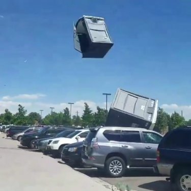 @videoviralz on Instagram: “What the hell? via: fb/Gabriel Flores • • •…”