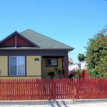 238 W Sepulveda St, San Pedro, CA 90731 - 2 beds/1 bath