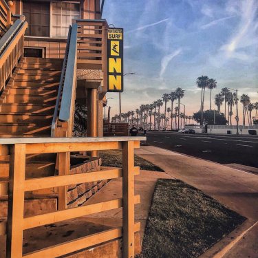 Huntington Beach ⓢⓤⓡⓕ ⓒⓘⓣⓨ on Instagram: “No Vacancy : @fawn.on #huntingtonbeach”