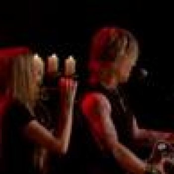 Avril Lavigne & Goo Goo Dolls Iris live