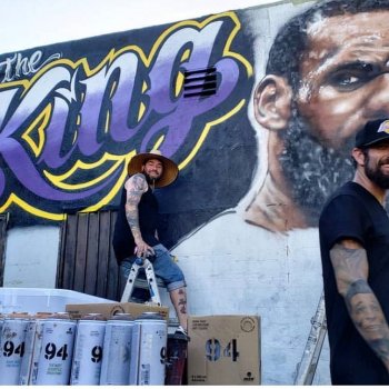"Menso One" on Instagram: “✨Such a good day painting today in Venice.  Thank you  @never1959  for having me join you on this epic wall welcoming “The King of LA”…”