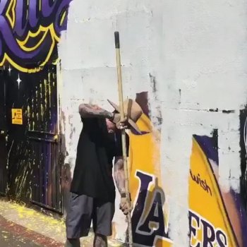 Lakers4Life on Instagram: “LeBron James mural was removed by the same guy who painted it because it was drawing too much attention..  smh @never1959 #Lakers…”