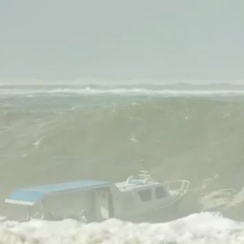 the Kook of the Day on Instagram: “Anyone have a can of Flex Seal?! #kaptainkook #threesheetstothewind #harveyslowdown #theoldsarah #ivealwaysbeenafasthealer…”