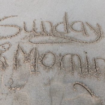 Ana Murray on Instagram: “Sunday morning sunrise Waimanalo #waimanalo #waimanalobeach #whitesandbeach #hawaiibeach #beachhousehawaii #dogonbeach #hawaiidog…”