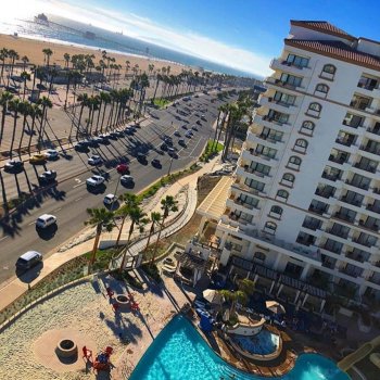 Southern California Living on Instagram: “Happy Friday!☀️ Can anyone name what  hotel this picture is taken from?? Tag your HB friends Follow @southcal_living . . .  by…”