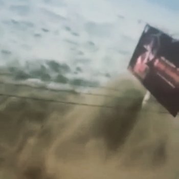 Kelly Slater on Instagram: “7.5 magnitude earthquake created this tsunami which just made landfall in Sulawesi, Indonesia. This is definitely not good and surely lots…”