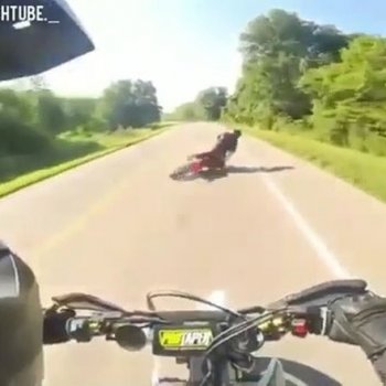 Motorcycle wipe out !