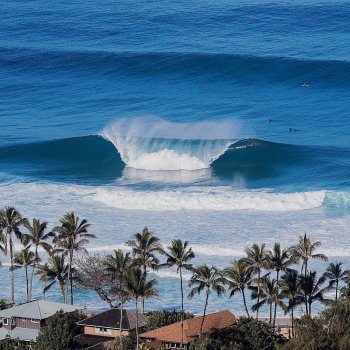 Surfavel Surfboards on Instagram: “Um dos picos mais temidos do Planeta! Onde filho chora e mãe no vê! #Backdoor #Pipeline #SurfavelFoto: @brentbielmann”