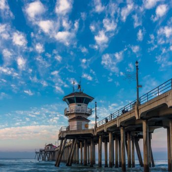 Gus Martinez on Instagram: “What a great way to start the day!  #huntingtonbeach #surcityusa #huntingtonbeachcommunity #orangecounty #visitoc #chasinglight…”