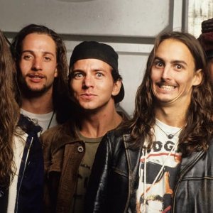 Rock n Roll and Metal ???? on Instagram: “Pearl Jam ???????? . . . . . #metal #thrashmetal #metallica #slayer #davidbowie #sepultura #ozzyosbourne #blacksabbath #explorepage #follow…”