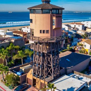SoCal Snapz - by Kevin Pellon on Instagram: “Water Tower House #sunsetbeach #watertowerhouse #watertower #huntingtonbeach #surfside #surfsidecolony #realestate #uniquehomes”