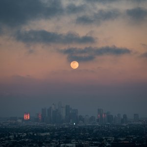 r/LosAngeles - Super Moon over DTLA [OC]