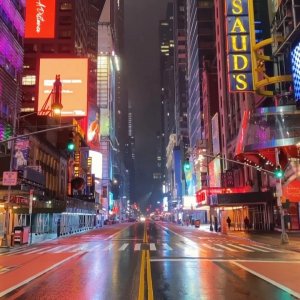 ɴᴇᴡ ʏᴏʀᴋᴇʀs on Instagram: “Alternative reality with virtually no people. #nyclives”
